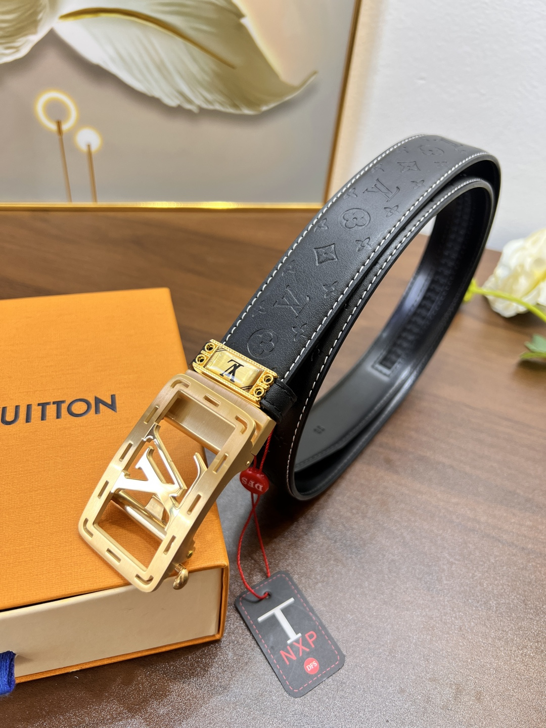 路易威登自动扣皮带 定制牛皮 压花头层进口皮配达顶级 Lv自动精钢内穿五金 宽度3.5cm-Chinese UA Cheap High Quatity Brand Clothes Bags handbags Sneakers wholesale wholesaler seller from China Factory suppliers Fashion Clothing Shoes best Quality Beautiful Price 路易威登自动扣皮带 定制牛皮 压花头层进口皮配达顶级 Lv自动精钢内穿五金 宽度3.5cm