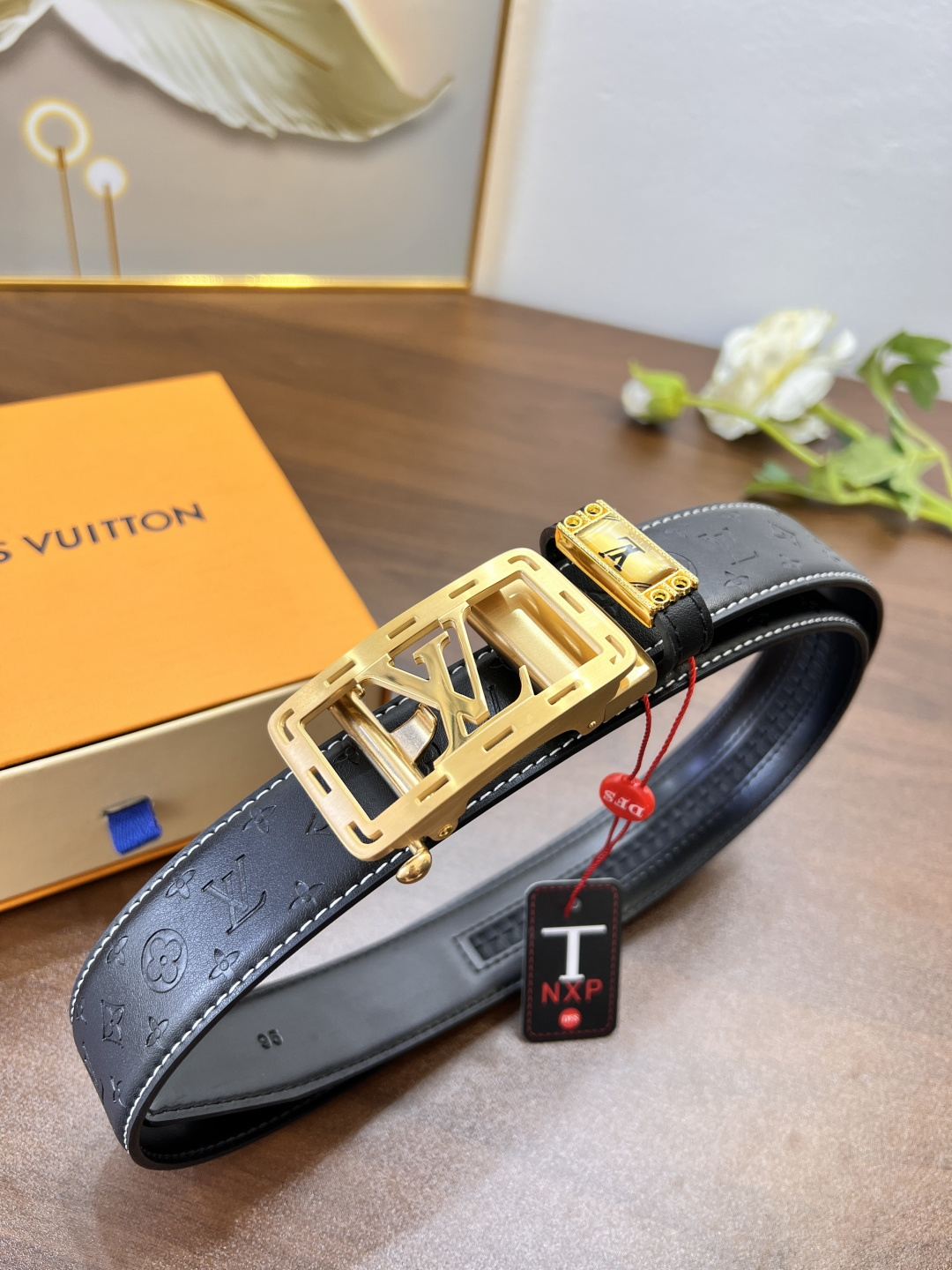 路易威登自动扣皮带 定制牛皮 压花头层进口皮配达顶级 Lv自动精钢内穿五金 宽度3.5cm-Chinese UA Cheap High Quatity Brand Clothes Bags handbags Sneakers wholesale wholesaler seller from China Factory suppliers Fashion Clothing Shoes best Quality Beautiful Price 路易威登自动扣皮带 定制牛皮 压花头层进口皮配达顶级 Lv自动精钢内穿五金 宽度3.5cm