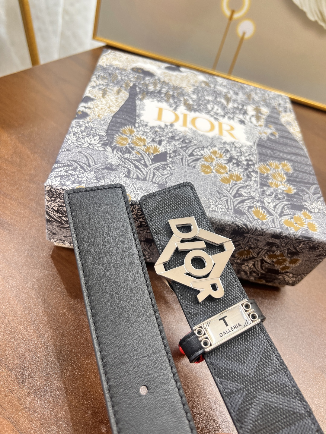 迪奥D 香港免税T礼盒 迪奥皮带男女同款 3.5cm-Chinese UA Cheap High Quatity Brand Clothes Bags handbags Sneakers wholesale wholesaler seller from China Factory suppliers Fashion Clothing Shoes best Quality Beautiful Price 迪奥D 香港免税T礼盒 迪奥皮带男女同款 3.5cm