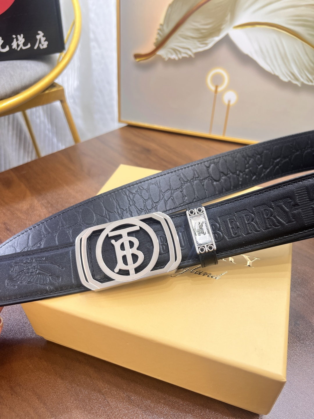 巴宝莉男士皮带 ZP开模制作 B内穿精钢五金 商务皮带 进口B字压花头层牛皮 宽度3.8 cm