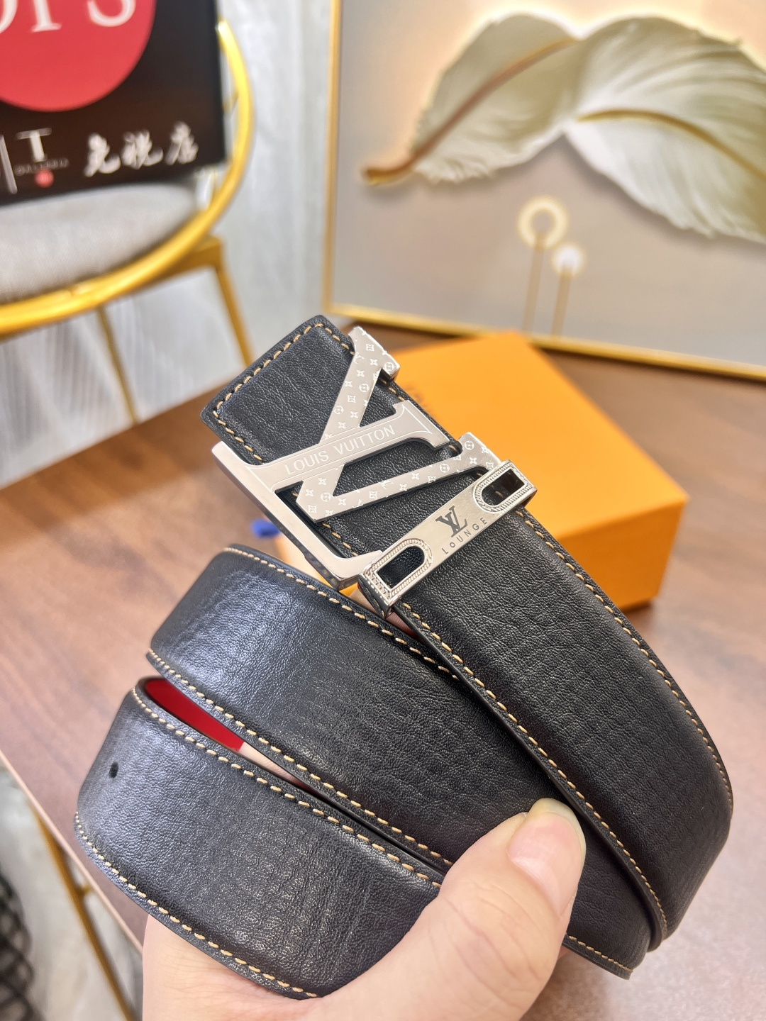 到货 实物拍摄 LV 男士皮带 2字母内穿扣 进口大象纹蜥蜴头层牛皮 平纹头层牛皮低-Chinese UA Cheap High Quatity Brand Clothes Bags handbags Sneakers wholesale wholesaler seller from China Factory suppliers Fashion Clothing Shoes best Quality Beautiful Price 到货 实物拍摄 LV 男士皮带 2字母内穿扣 进口大象纹蜥蜴头层牛皮 平纹头层牛皮低