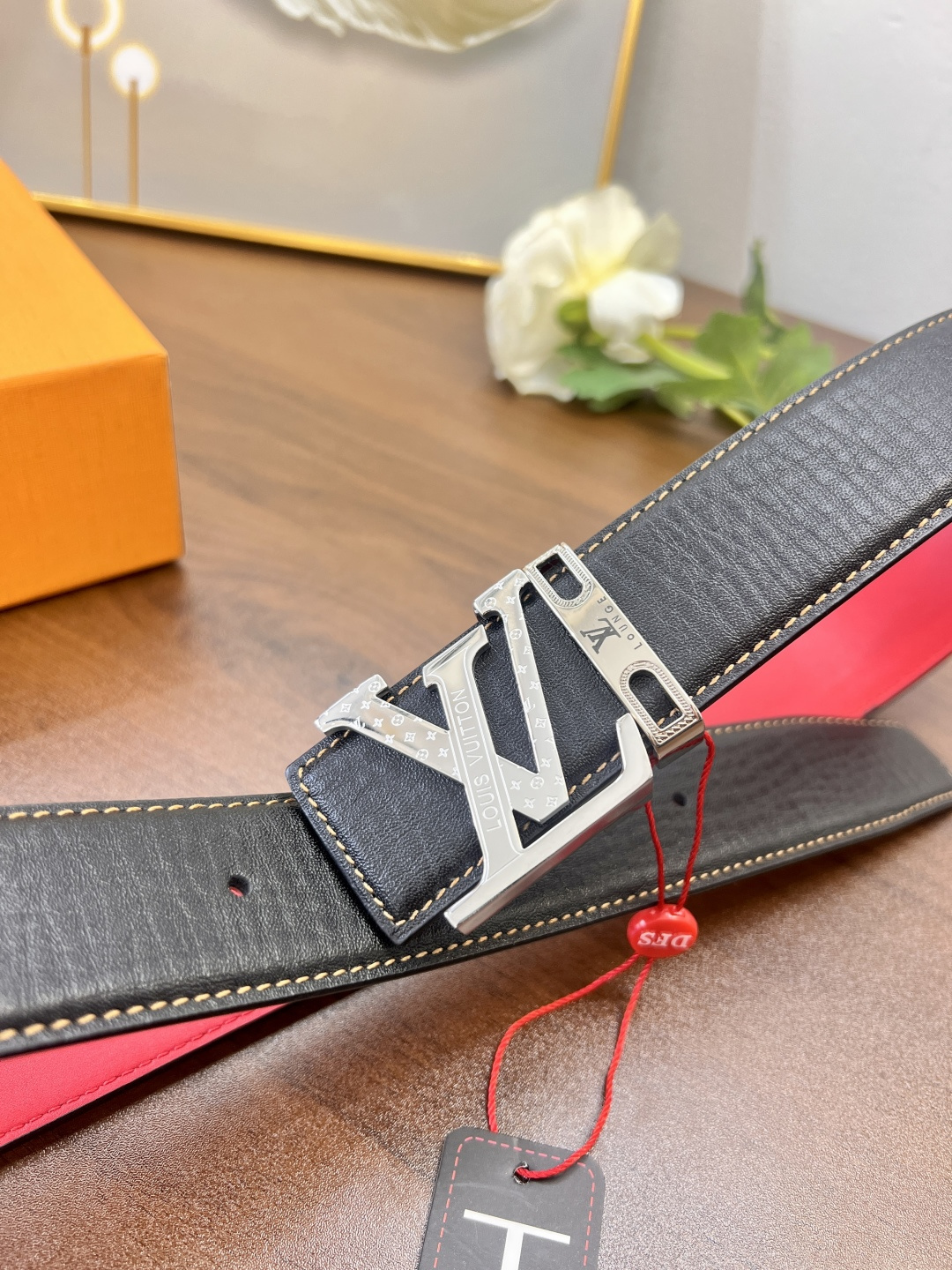 到货 实物拍摄 LV 男士皮带 2字母内穿扣 进口大象纹蜥蜴头层牛皮 平纹头层牛皮低-Chinese UA Cheap High Quatity Brand Clothes Bags handbags Sneakers wholesale wholesaler seller from China Factory suppliers Fashion Clothing Shoes best Quality Beautiful Price 到货 实物拍摄 LV 男士皮带 2字母内穿扣 进口大象纹蜥蜴头层牛皮 平纹头层牛皮低