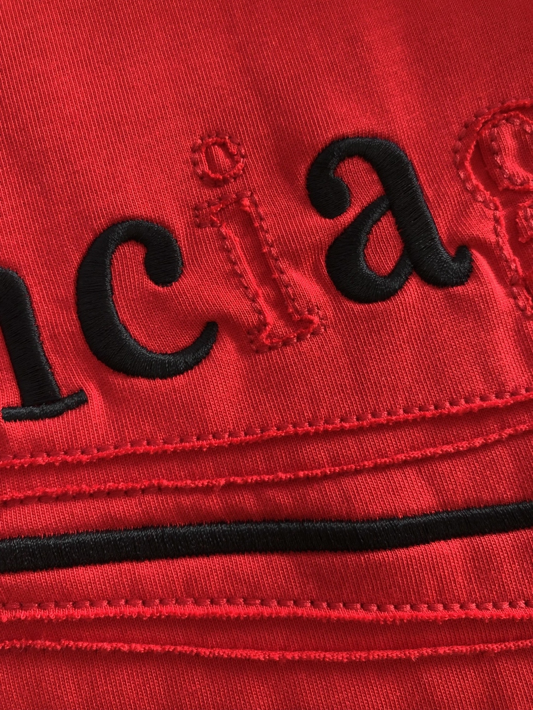 BAL 2026SS早春新款重工刺绣工艺圆领T恤，定织定染纯棉300克重洗水面料，做工精细。男女同款宽松