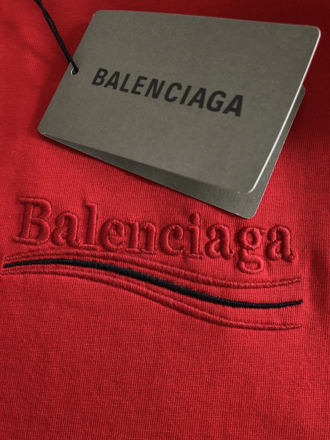 BAL 2026SS早春新款重工刺绣工艺圆领T恤，定织定染纯棉300克重洗水面料，做工精细。男女同款宽松