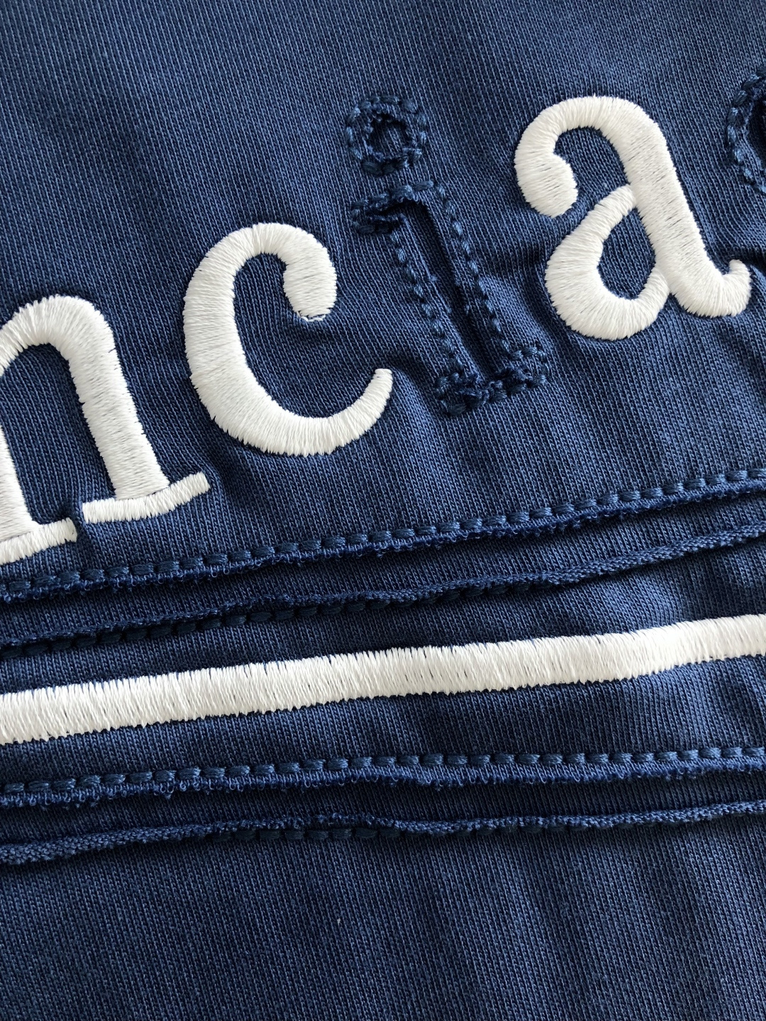 BAL 2026SS早春新款重工刺绣工艺圆领T恤，定织定染纯棉300克重洗水面料，做工精细。男女同款宽松