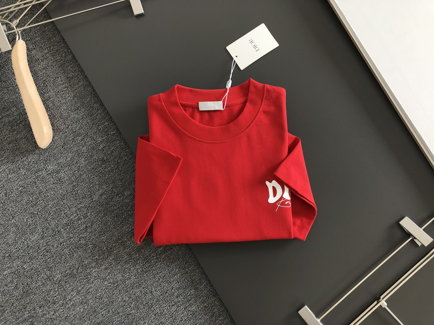 CD 2026SS早春新款重工刺绣工艺圆领T恤，定织定染纯棉300克重洗水面料，做工精细。男女同款宽松落