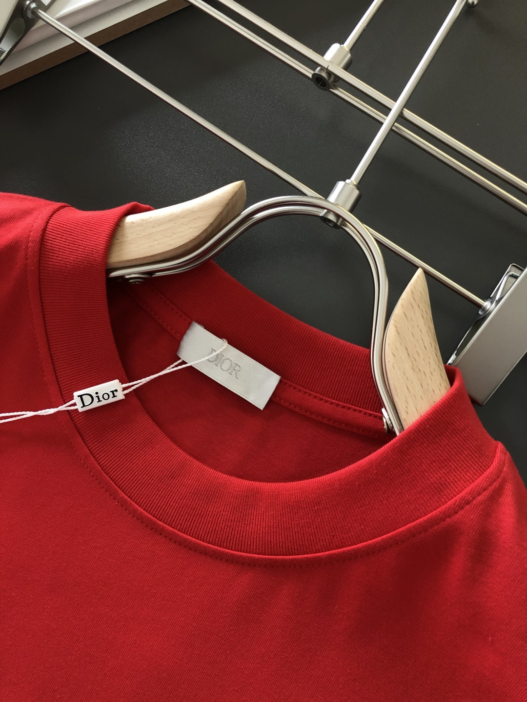 CD 2026SS早春新款重工刺绣工艺圆领T恤，定织定染纯棉300克重洗水面料，做工精细。男女同款宽松落