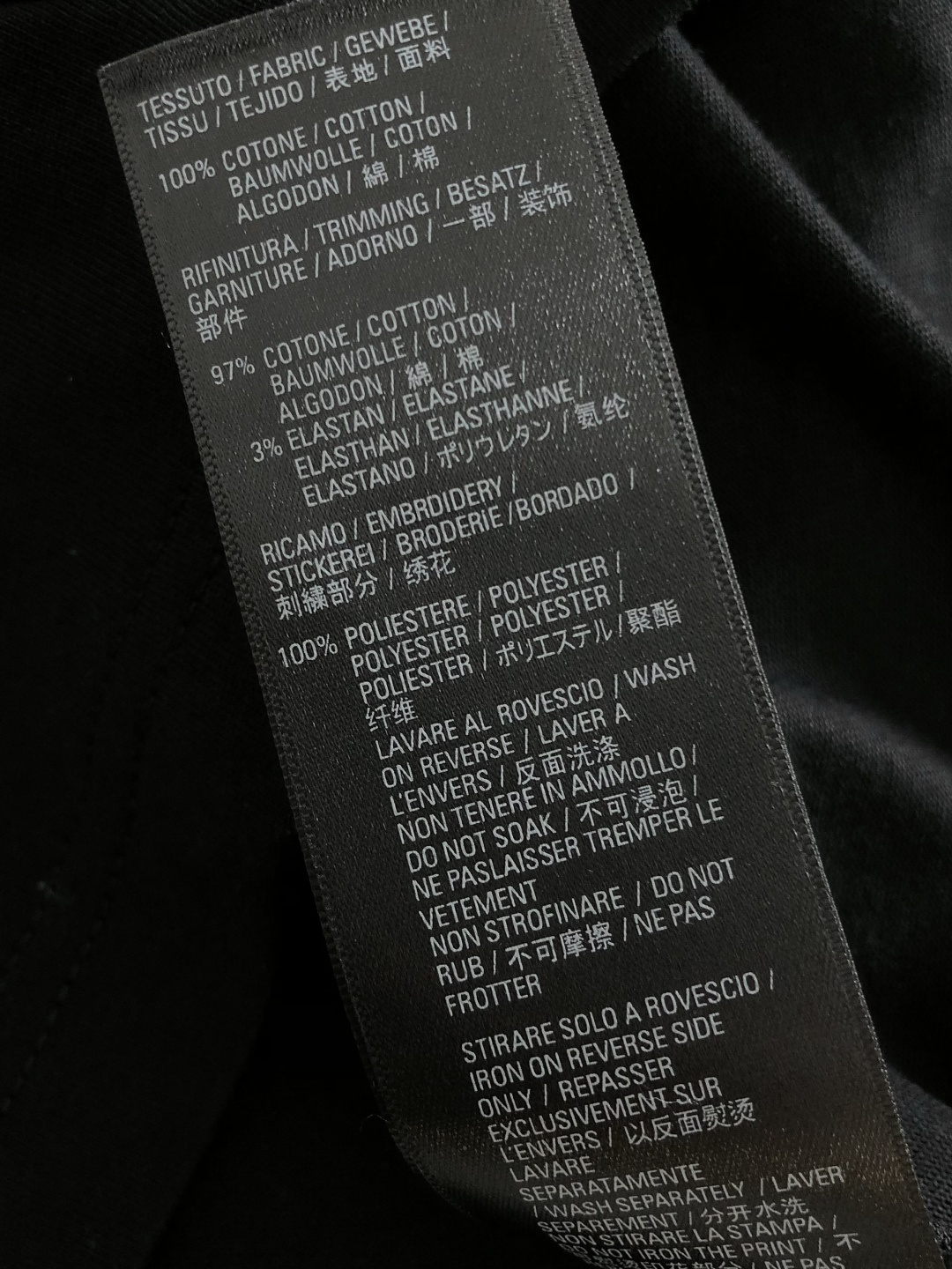 1V 2026SS早春新款重工刺绣工艺圆领T恤，定织定染纯棉300克重洗水面料，做工精细。男女同款宽松落