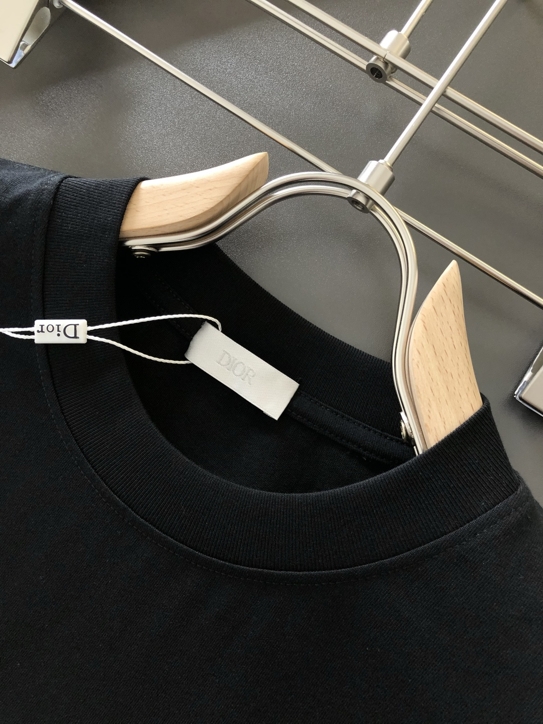 CD 2026SS早春新款重工刺绣工艺圆领T恤，定织定染纯棉300克重洗水面料，做工精细。男女同款宽松落