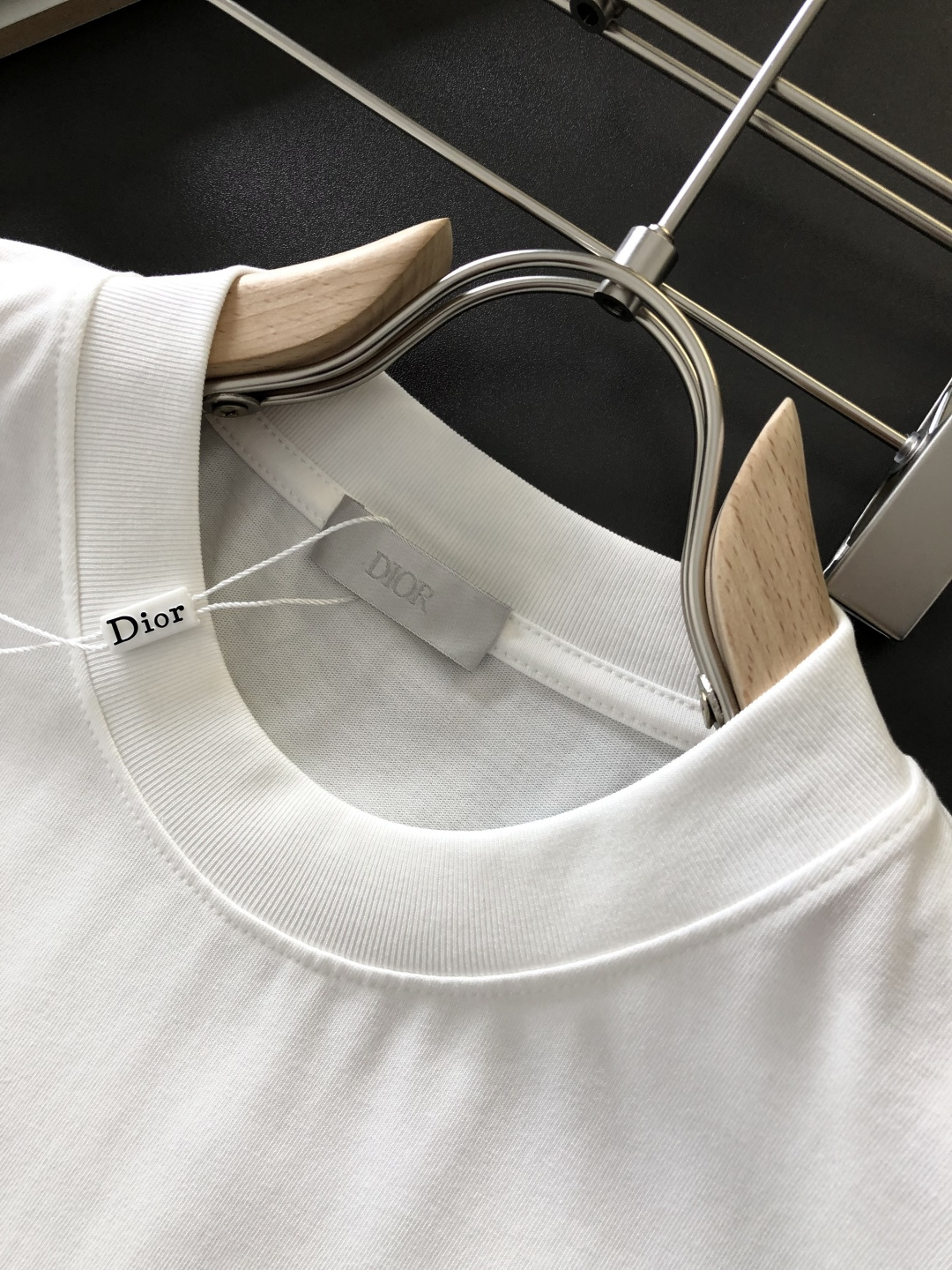 CD 2026SS早春新款重工刺绣工艺圆领T恤，定织定染纯棉300克重洗水面料，做工精细。男女同款宽松落