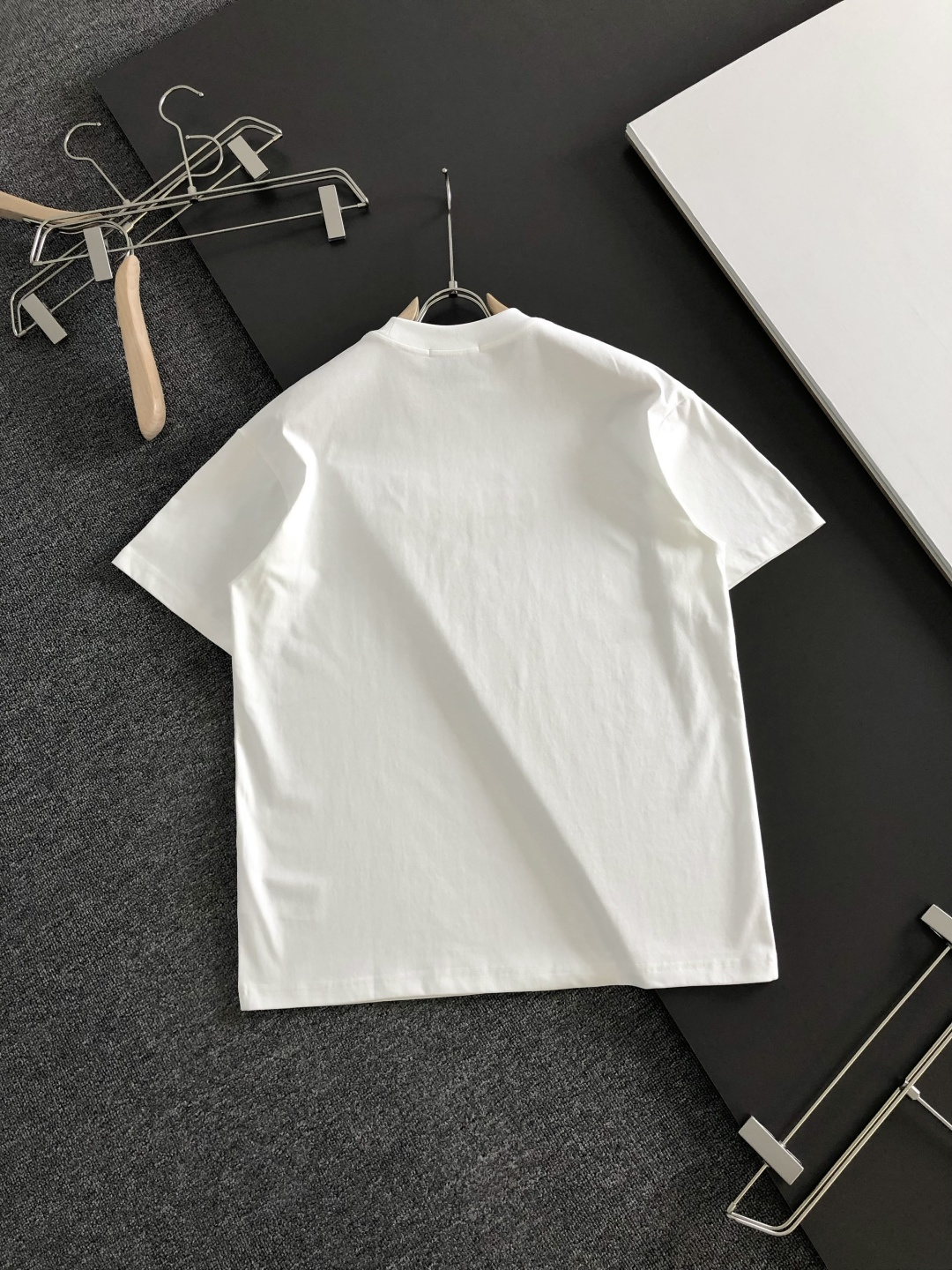 GUC 2026SS早春新款圆领T恤，定织定染纯棉300克重洗水面料，做工精细。男女同款宽松落肩版型，时