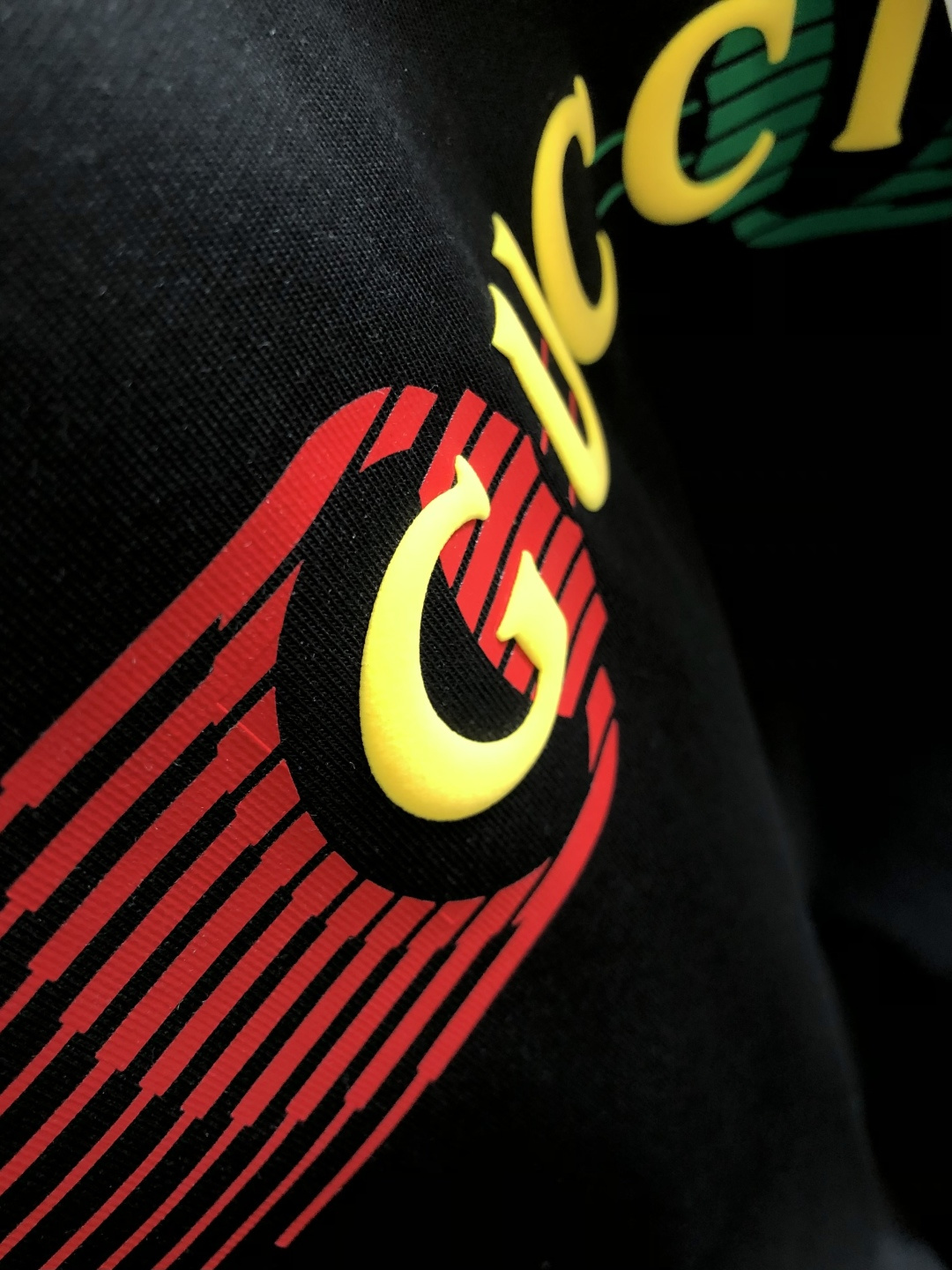 GUC 2026SS早春新款圆领T恤，定织定染纯棉300克重洗水面料，做工精细。男女同款宽松落肩版型，时