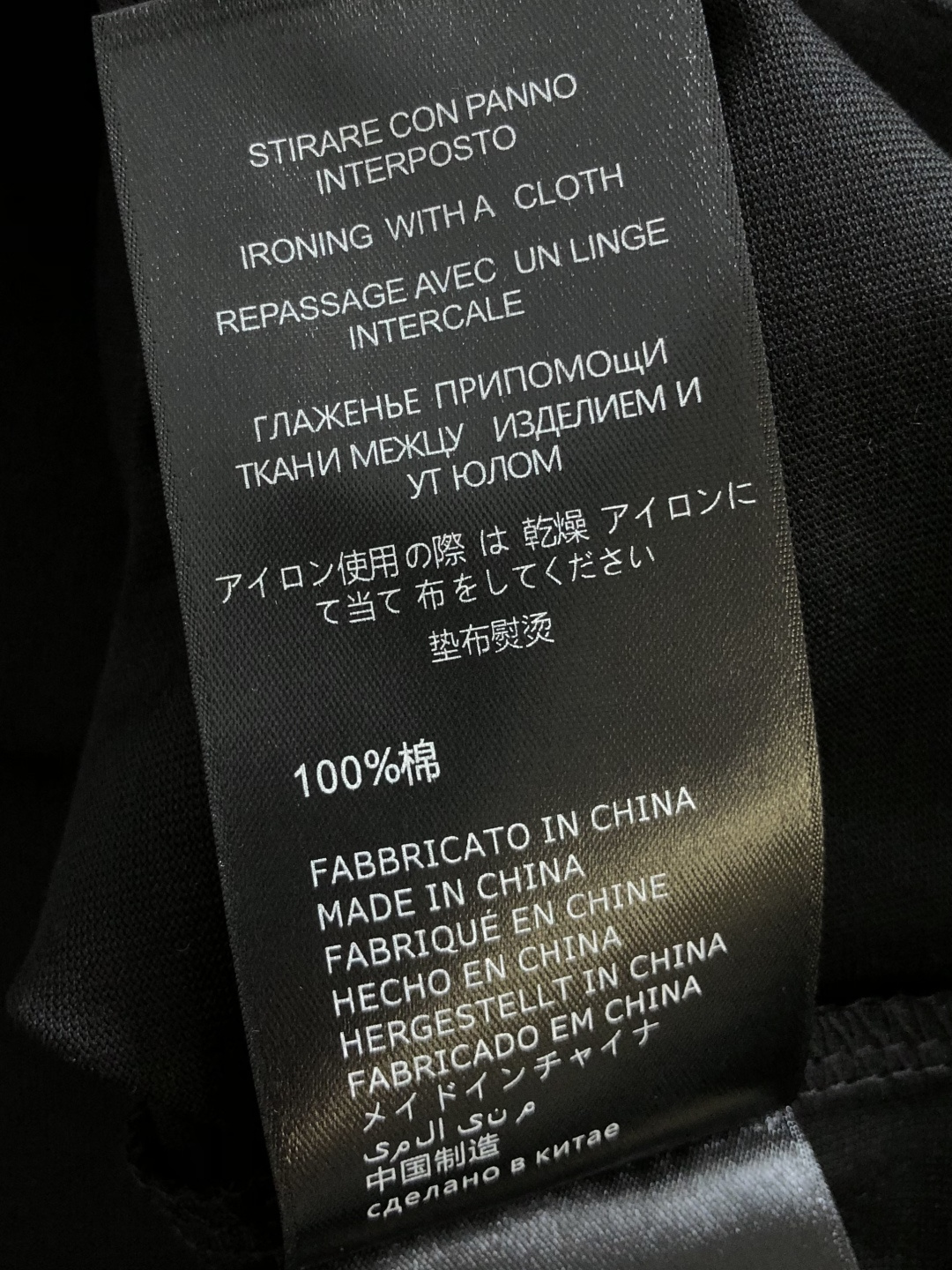 GUC 2026SS早春新款圆领T恤，定织定染纯棉300克重洗水面料，做工精细。男女同款宽松落肩版型，时