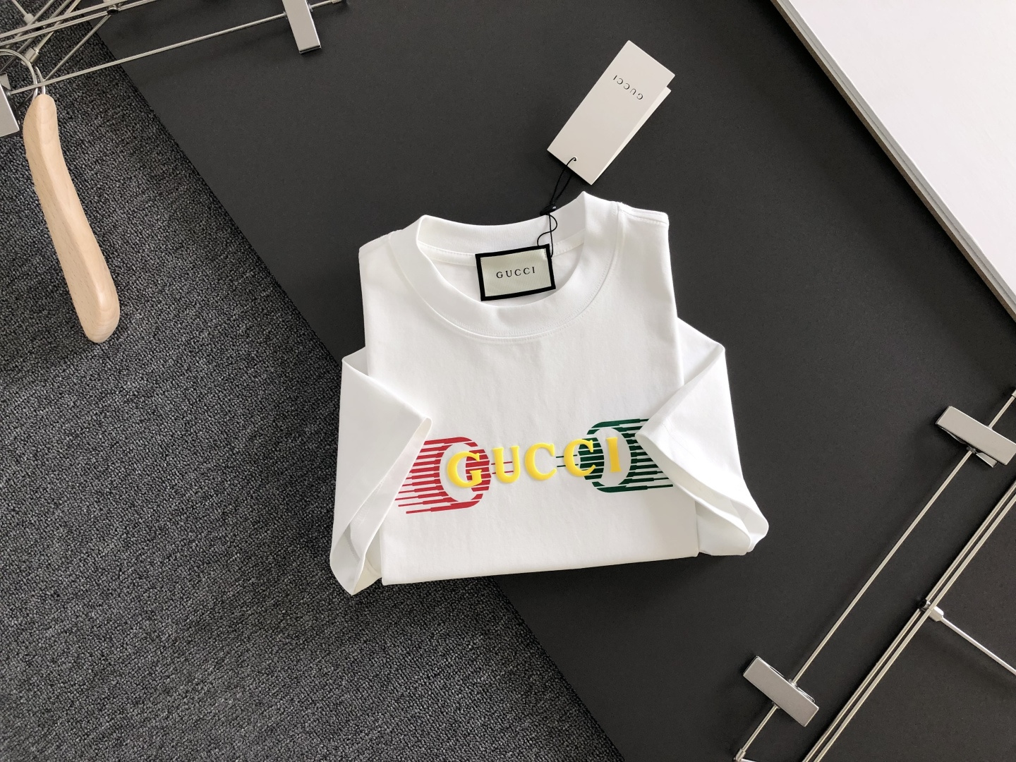 GUC 2026SS早春新款圆领T恤，定织定染纯棉300克重洗水面料，做工精细。男女同款宽松落肩版型，时