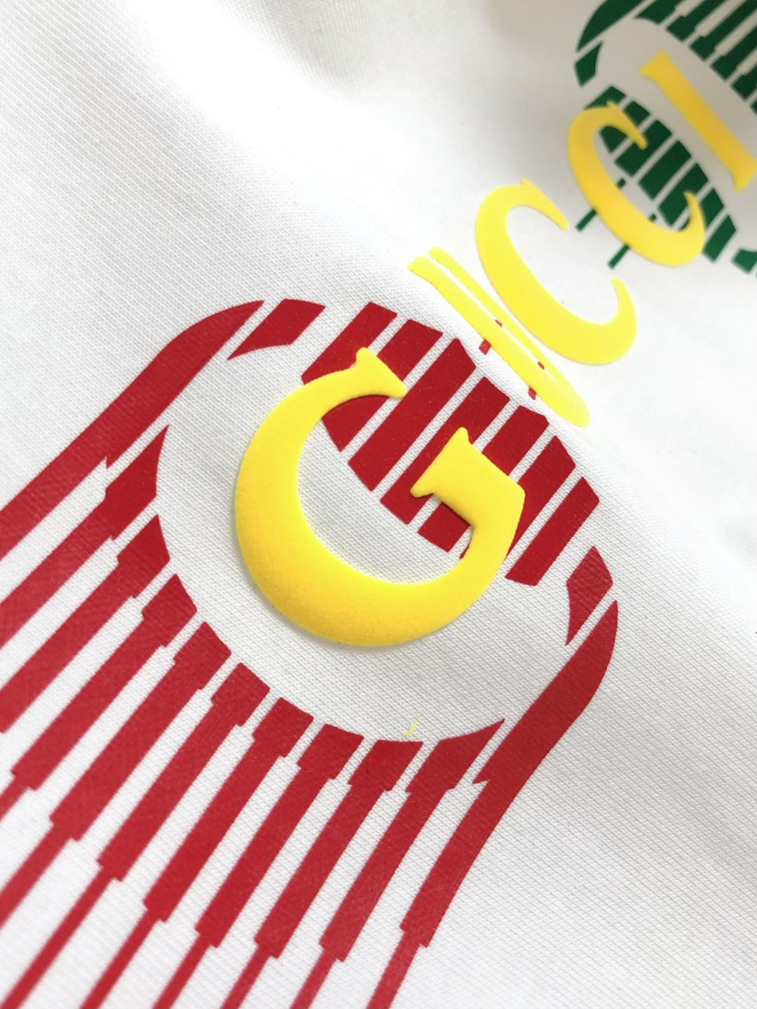 GUC 2026SS早春新款圆领T恤，定织定染纯棉300克重洗水面料，做工精细。男女同款宽松落肩版型，时