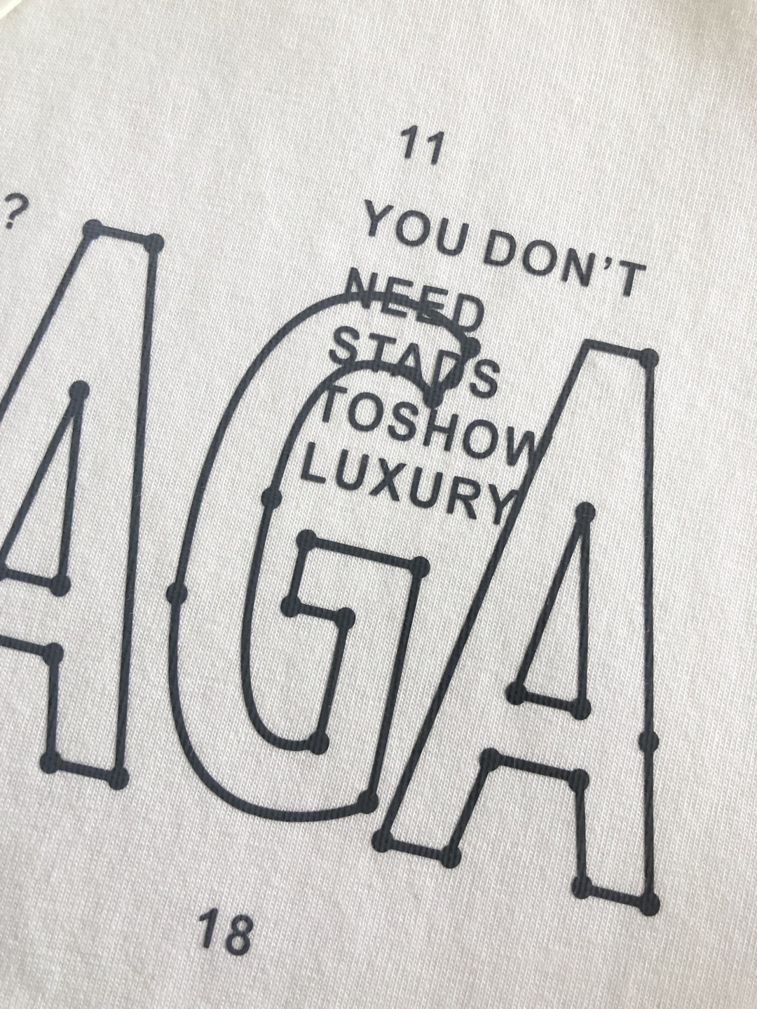 BAL 2026SS早春新款圆领T恤，定织定染纯棉300克重洗水面料，做工精细。男女同款宽松落肩版型，时