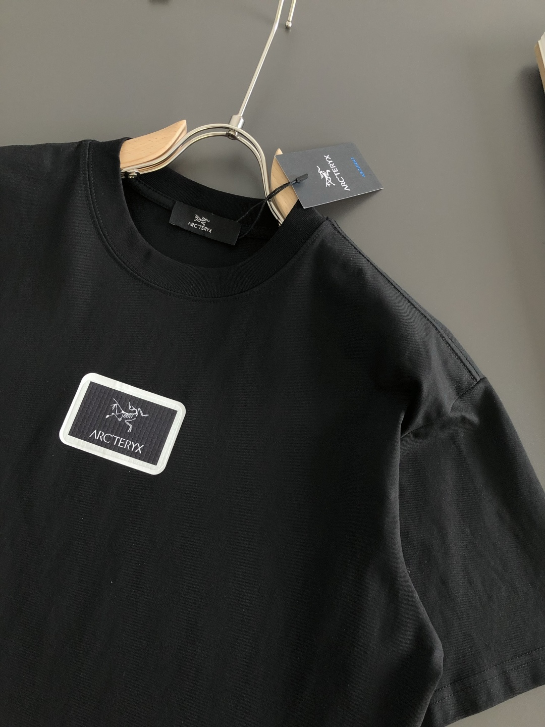 ARC 2026SS早春新款圆领T恤，定织定染纯棉300克重洗水面料，做工精细。男女同款宽松落肩版型，时