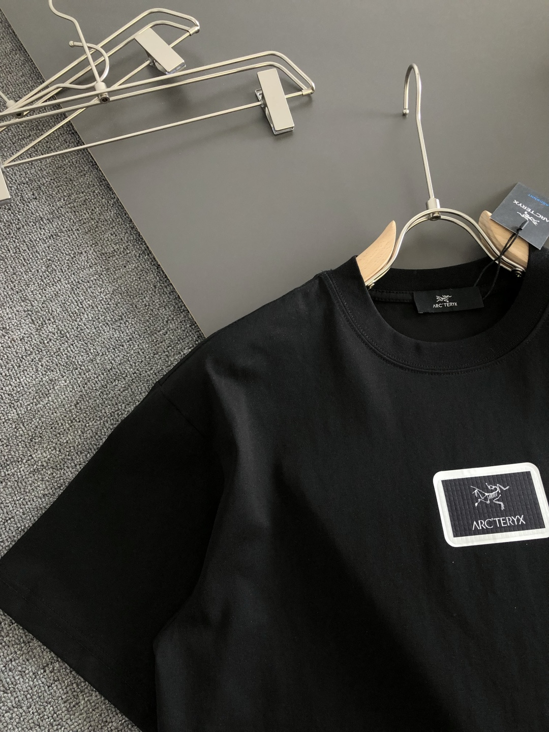 ARC 2026SS早春新款圆领T恤，定织定染纯棉300克重洗水面料，做工精细。男女同款宽松落肩版型，时