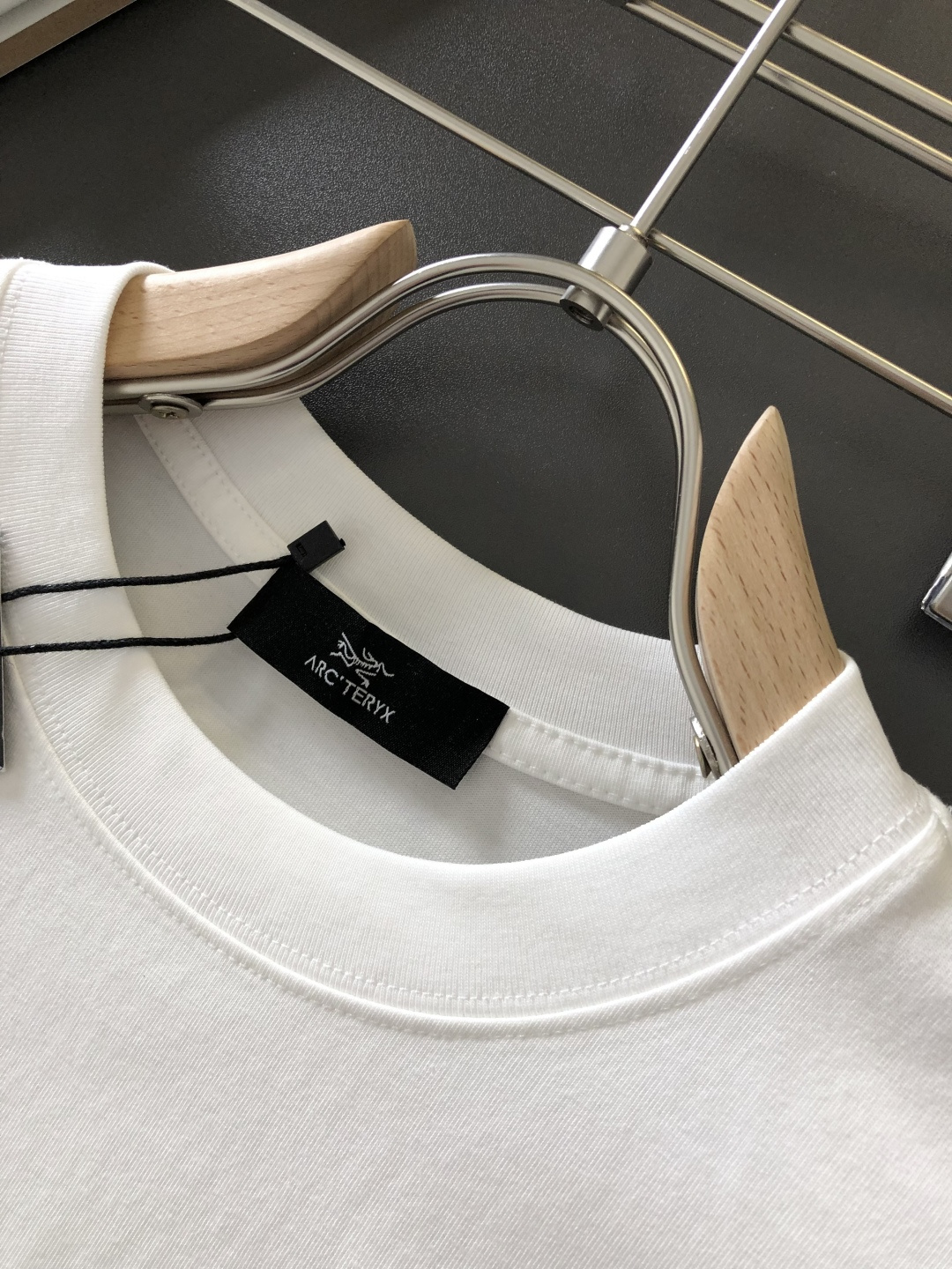 ARC 2026SS早春新款圆领T恤，定织定染纯棉300克重洗水面料，做工精细。男女同款宽松落肩版型，时