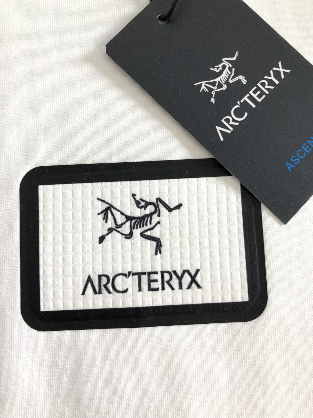 ARC 2026SS早春新款圆领T恤，定织定染纯棉300克重洗水面料，做工精细。男女同款宽松落肩版型，时