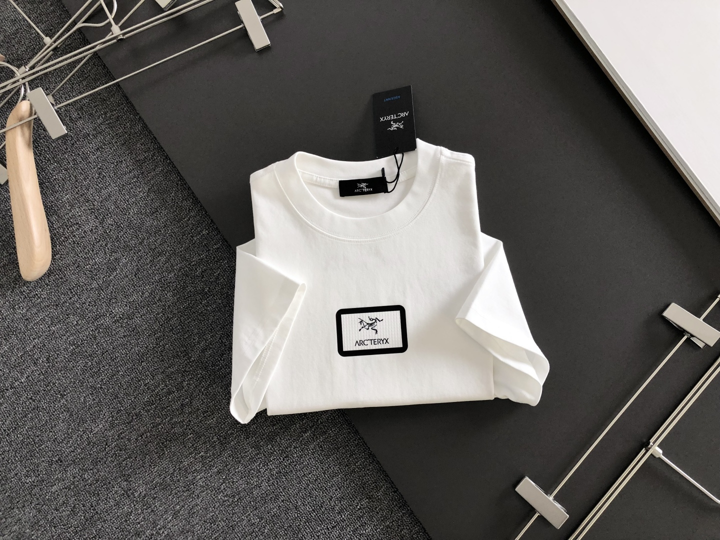 ARC 2026SS早春新款圆领T恤，定织定染纯棉300克重洗水面料，做工精细。男女同款宽松落肩版型，时