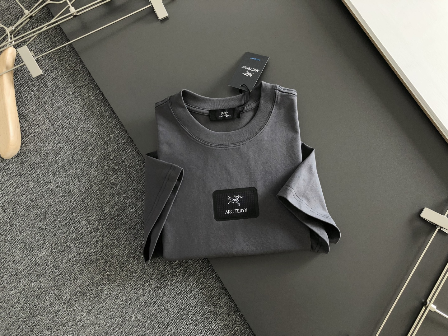 ARC 2026SS早春新款圆领T恤，定织定染纯棉300克重洗水面料，做工精细。男女同款宽松落肩版型，时