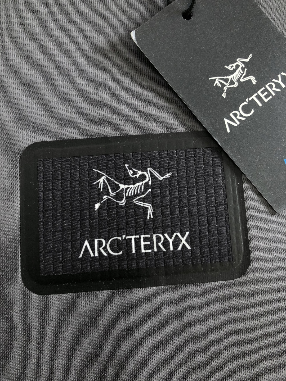 ARC 2026SS早春新款圆领T恤，定织定染纯棉300克重洗水面料，做工精细。男女同款宽松落肩版型，时