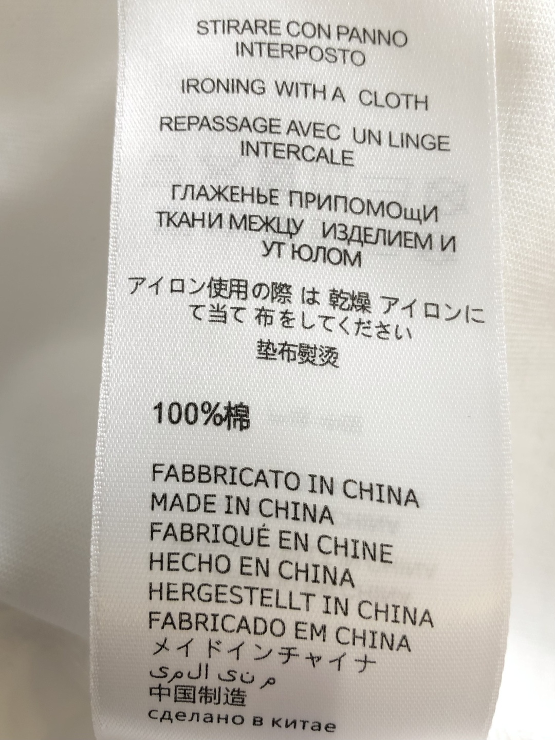 1V 2026SS早春新款圆领T恤，定织定染纯棉300克重洗水面料，做工精细。男女同款宽松落肩版型，时尚