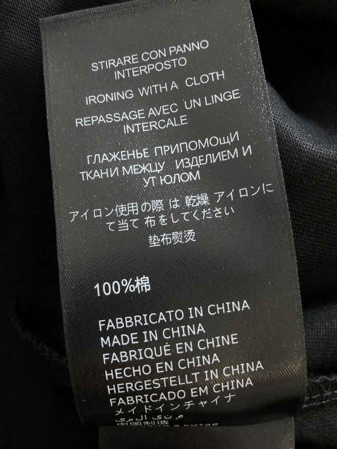 BAL 2026SS早春新款圆领T恤，定织定染纯棉300克重洗水面料，做工精细。男女同款宽松落肩版型，时