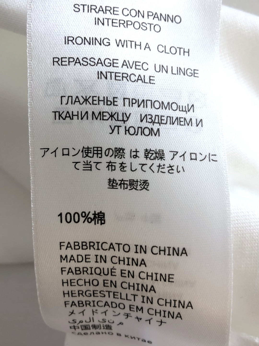 BAL 2026SS早春新款圆领T恤，定织定染纯棉300克重洗水面料，做工精细。男女同款宽松落肩版型，时