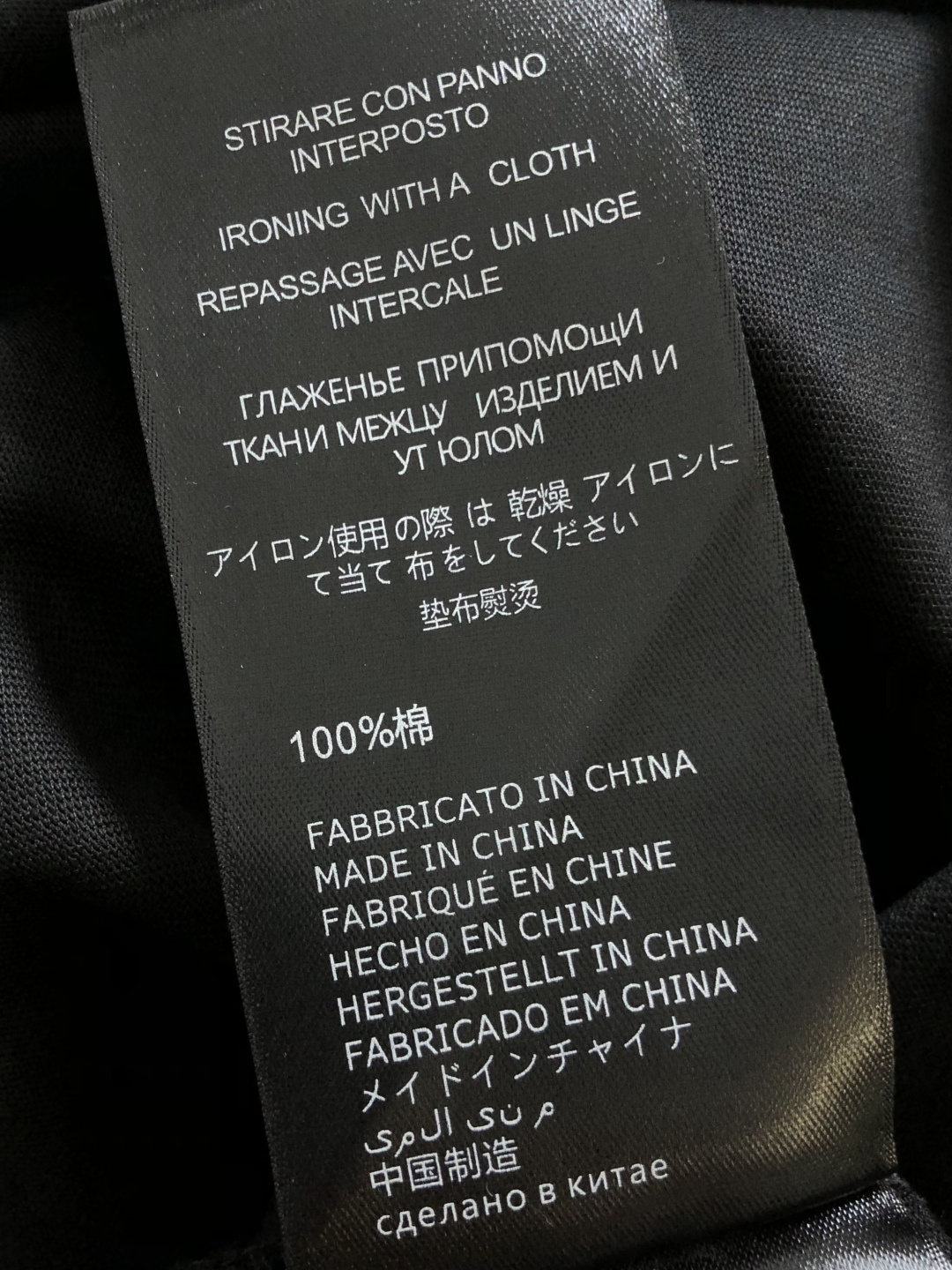 1V 2026SS早春新款圆领T恤，定织定染纯棉300克重洗水面料，做工精细。男女同款宽松落肩版型，时尚