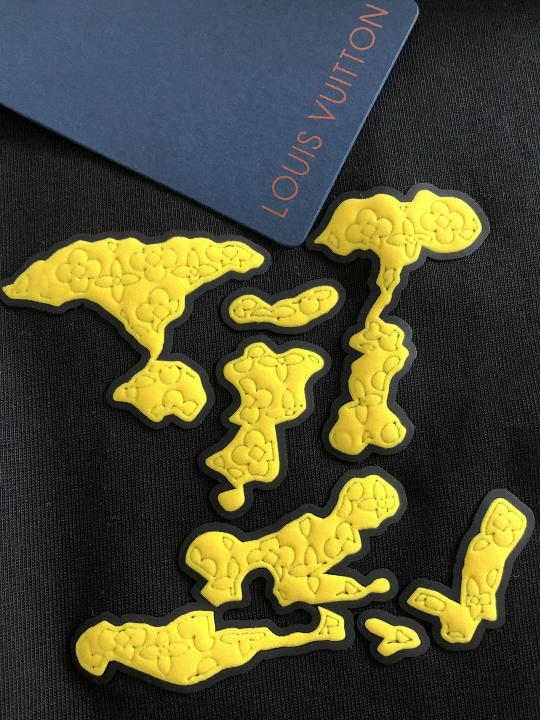 1V 2026SS早春新款圆领T恤，定织定染纯棉300克重洗水面料，做工精细。男女同款宽松落肩版型，时尚