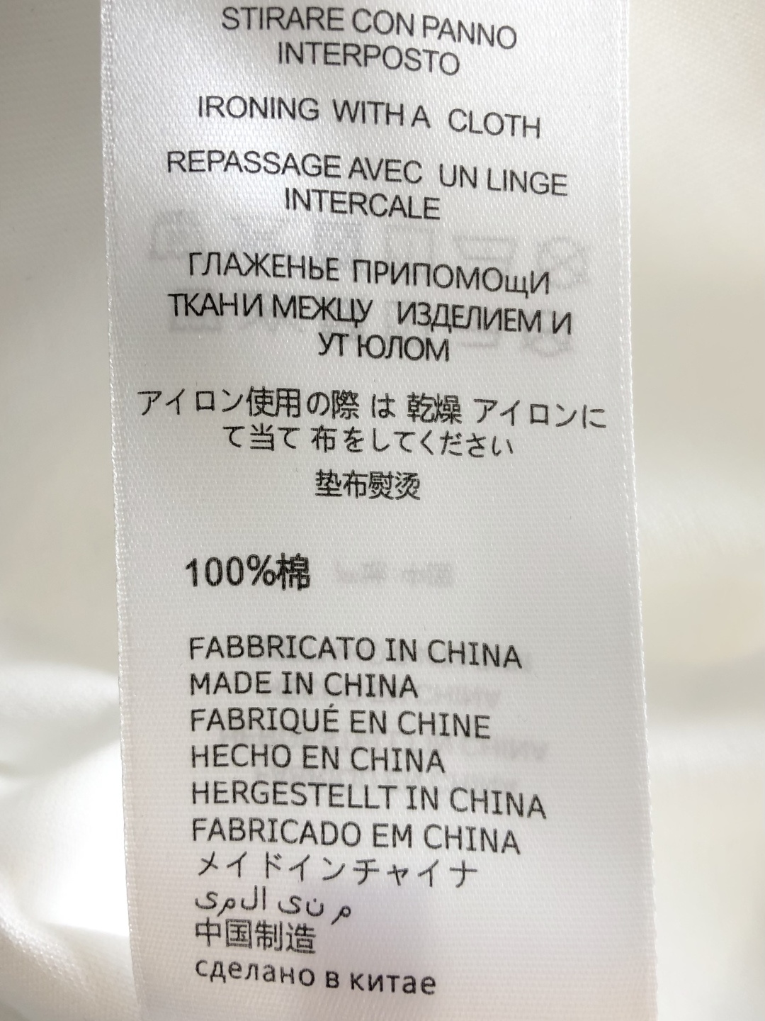 1V 2026SS早春新款圆领T恤，定织定染纯棉300克重洗水面料，做工精细。男女同款宽松落肩版型，时尚