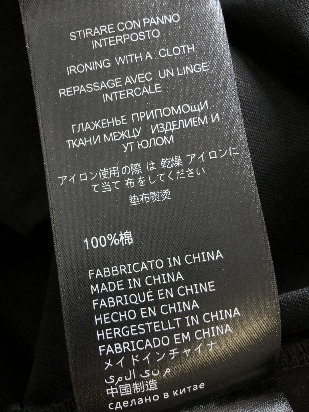 MON 2026SS早春新款印花圆领T恤，定织定染纯棉300克重洗水面料，做工精细。男女同款宽松落肩版型