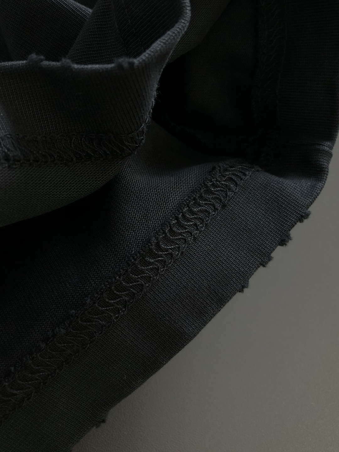 MM6 2026SS春夏最新款圆领时尚短袖T恤，官网同步，定织定染300克重纯棉面料！贴肤舒适，耐看又好