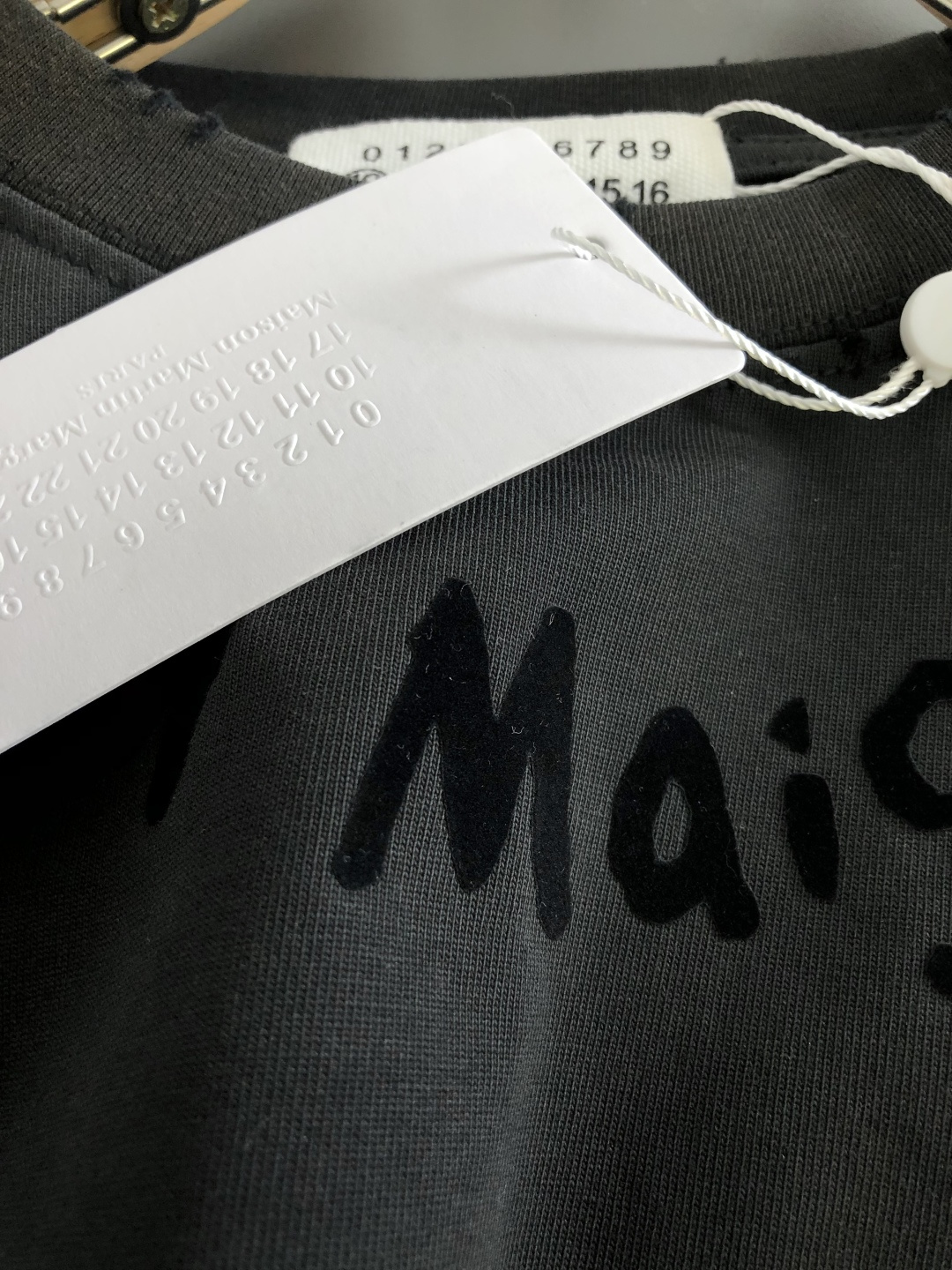 MM6 2026SS春夏最新款圆领时尚短袖T恤，官网同步，定织定染300克重纯棉面料！贴肤舒适，耐看又好