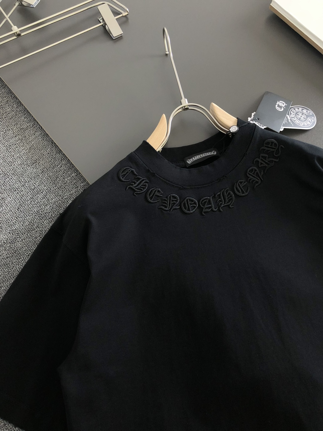 CH 2026SS春夏最新款圆领时尚短袖T恤，官网同步，定织定染300克重纯棉面料！贴肤舒适，耐看又好穿