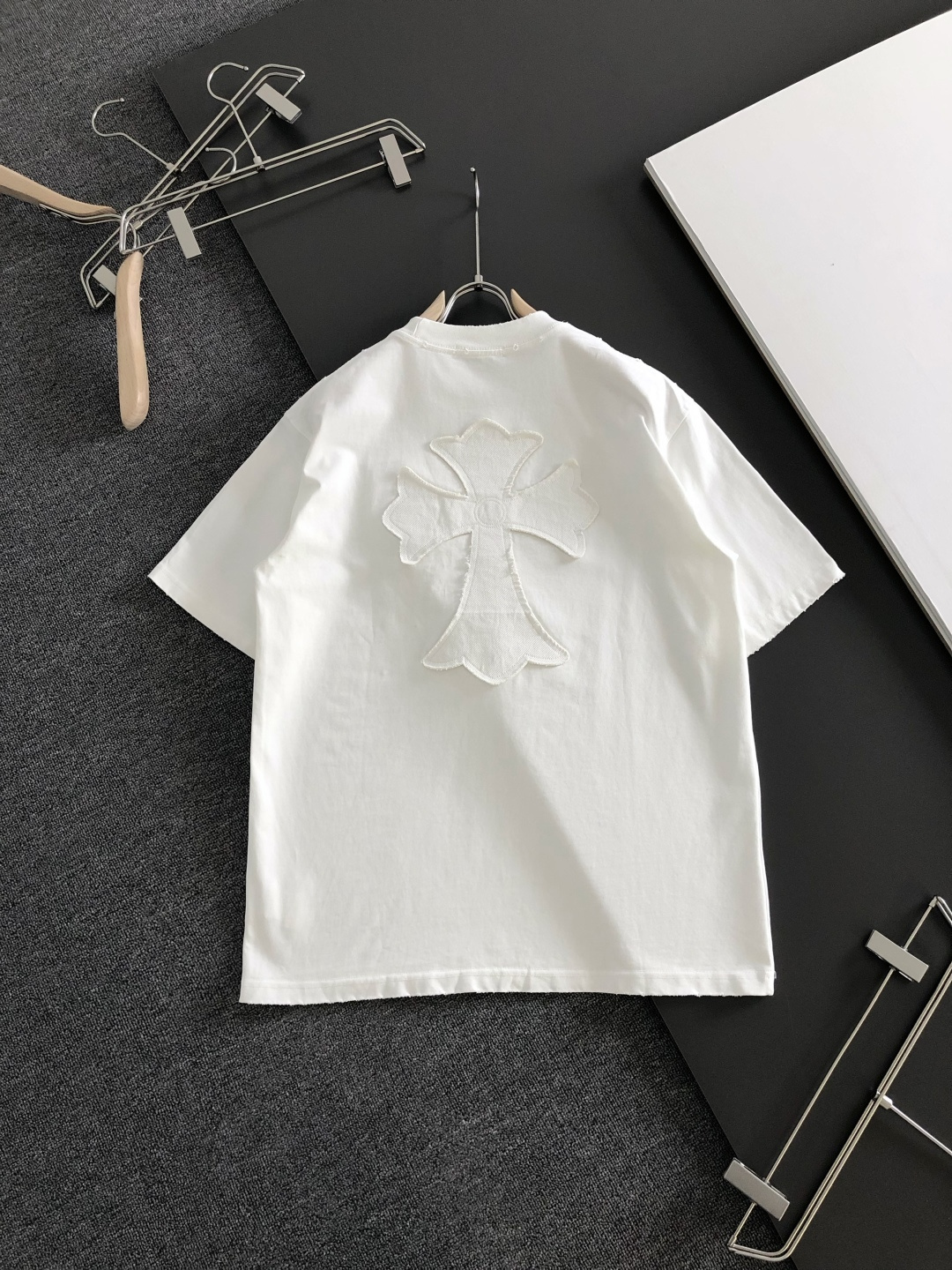 CH 2026SS春夏最新款圆领时尚短袖T恤，官网同步，定织定染300克重纯棉面料！贴肤舒适，耐看又好穿