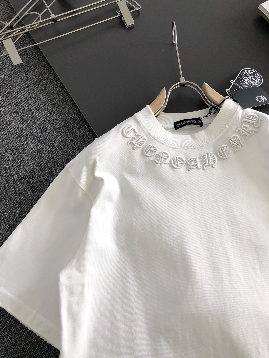 CH 2026SS春夏最新款圆领时尚短袖T恤，官网同步，定织定染300克重纯棉面料！贴肤舒适，耐看又好穿