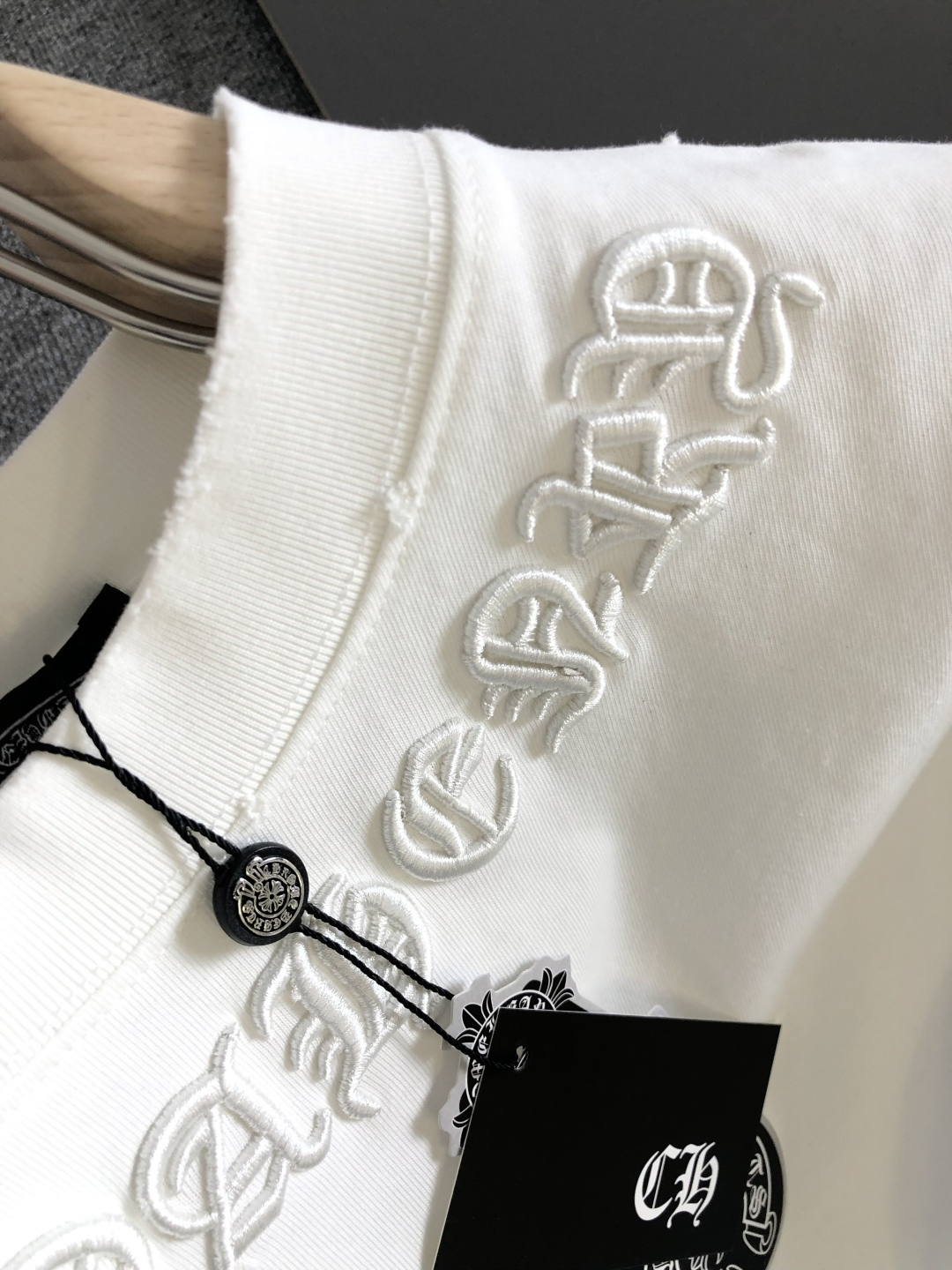 CH 2026SS春夏最新款圆领时尚短袖T恤，官网同步，定织定染300克重纯棉面料！贴肤舒适，耐看又好穿