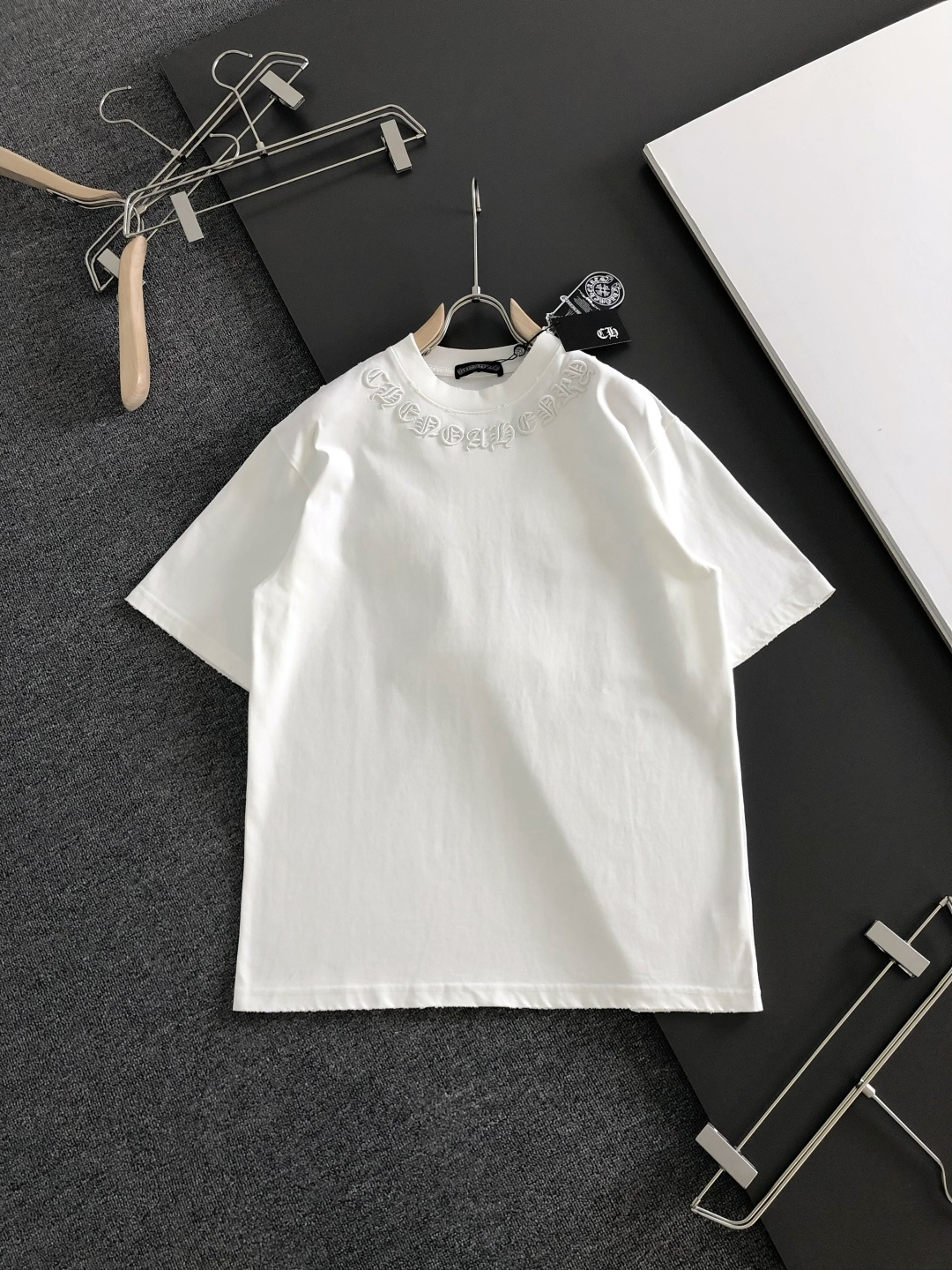 CH 2026SS春夏最新款圆领时尚短袖T恤，官网同步，定织定染300克重纯棉面料！贴肤舒适，耐看又好穿