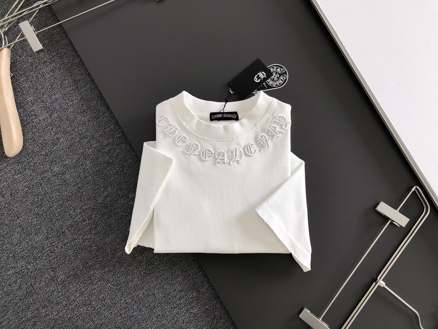 CH 2026SS春夏最新款圆领时尚短袖T恤，官网同步，定织定染300克重纯棉面料！贴肤舒适，耐看又好穿