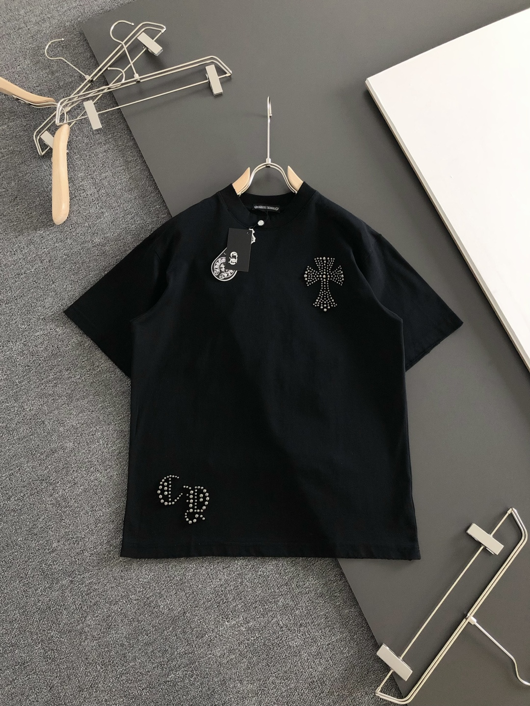 CH 2026SS春夏最新款圆领时尚短袖T恤，官网同步，定织定染300克重纯棉面料！贴肤舒适，耐看又好穿