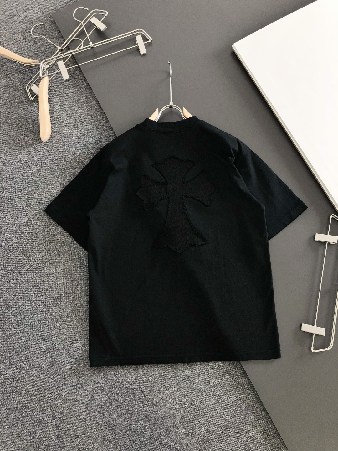 CH 2026SS春夏最新款圆领时尚短袖T恤，官网同步，定织定染300克重纯棉面料！贴肤舒适，耐看又好穿