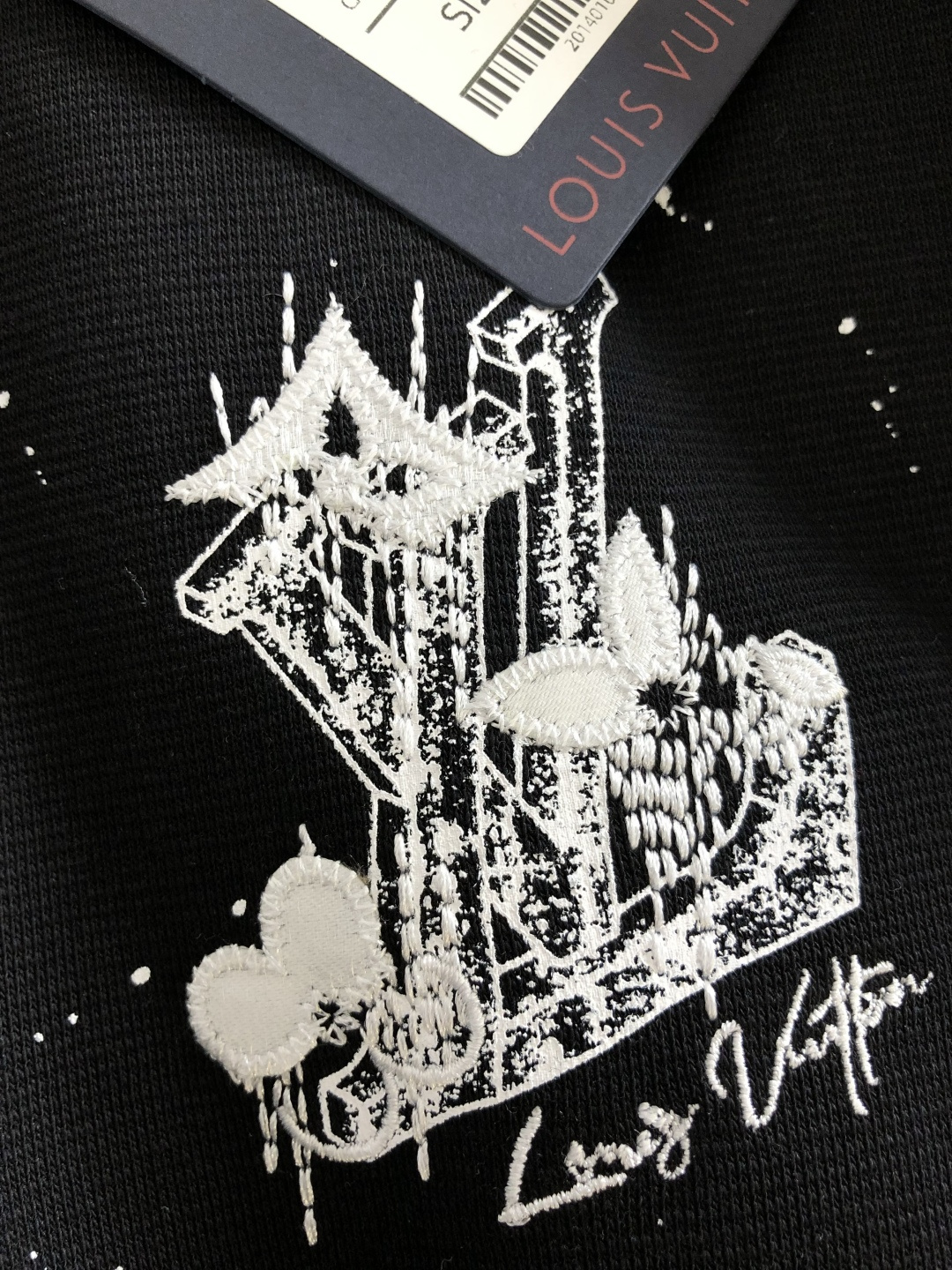 1V 2026SS早春新款圆领T恤，定织定染纯棉300克重洗水面料，做工精细。男女同款宽松落肩版型，时尚