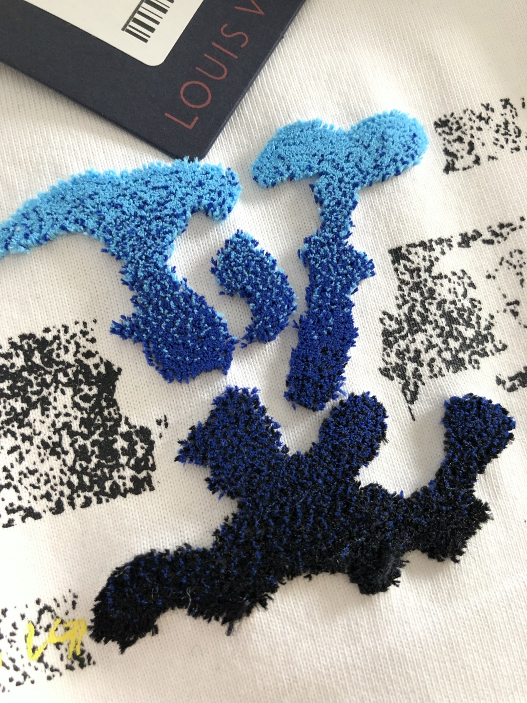 1V 2026SS早春新款圆领T恤，定织定染纯棉300克重洗水面料，做工精细。男女同款宽松落肩版型，时尚