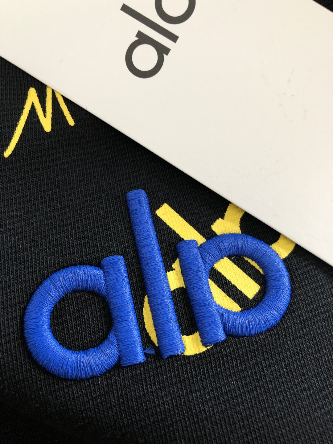 alo 2026SS早春新款圆领T恤，定织定染纯棉300克重洗水面料，做工精细。男女同款宽松落肩版型，时