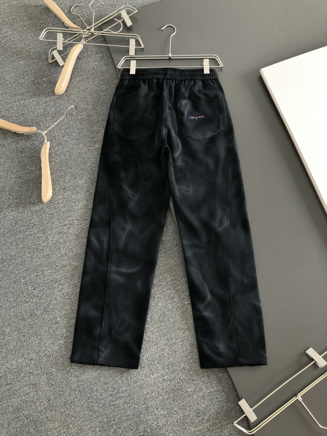 1V 2026春季新品休闲裤，经典款百看不厌，裤身工艺设计，进口客供辅料、面料定制，每个细节做到极致，原