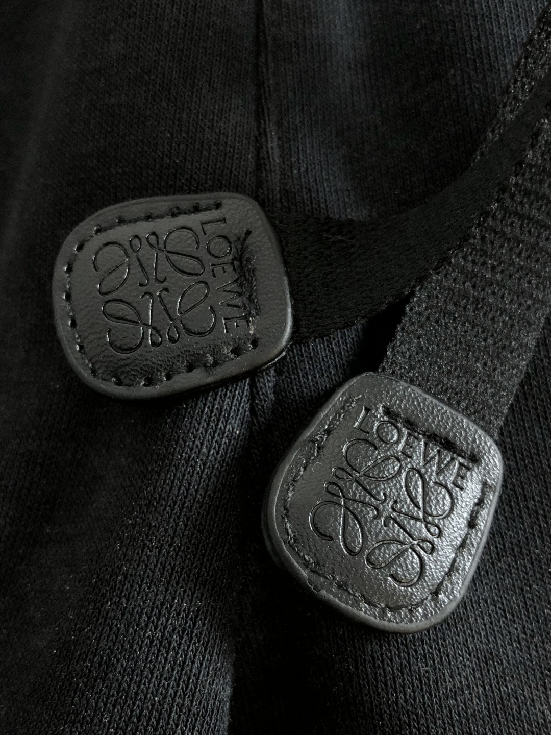 LOW 2026春季新品休闲裤，经典款百看不厌，裤身工艺设计，进口客供辅料、面料定制，每个细节做到极致，