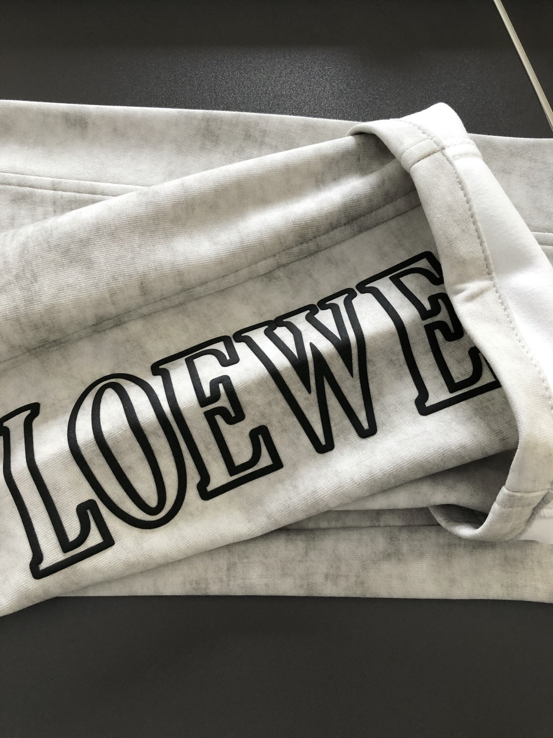 LOW 2026春季新品休闲裤，经典款百看不厌，裤身工艺设计，进口客供辅料、面料定制，每个细节做到极致，